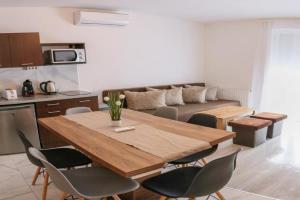 Família Apartmanház, Sarvar