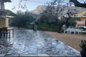 Rodomelo Cute Studio 1, Leonidion