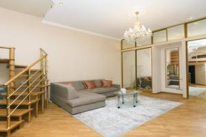 Stylish two-level flat 2 min from Khreschatyk Apartments, Kiev