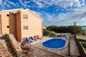 Holiday Home Jasenice near Beach & Pool, Rovanjska