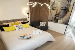 Green Garden & Private Parking Apartments with Playground, Riga