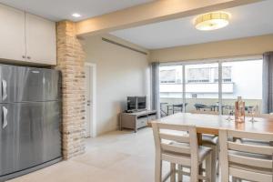 Ben-Gurion BLVD 2BDR close to the beach Apartments, Tel Aviv