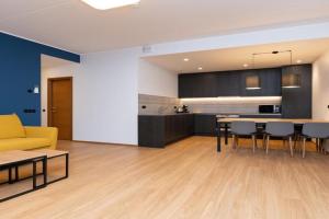 Self-check-in 2 bedroom apartment with a terrace and free parking, Tallinn