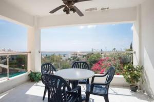 Spacious 2 bedroom apartment, Peyia