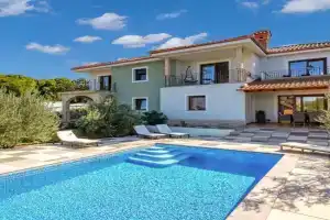 3 Bedroom Lovely Home In Kostrena, Rijeka