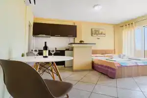Apartment Dragicevic 5 with Garage, Budva