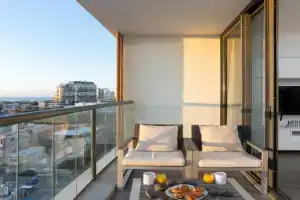 Florentine 2BR with Sea View by HolyGuest, Tel Aviv