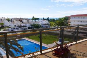 50 m de la plage! Proche du centre ville! Piscine! Vue sur mer et montagnes! Wifi! 2 vélos à disposition! Apartments, Cambrils