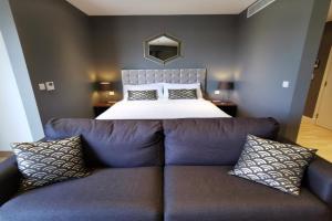 Kings Wharf Quay29 - Large Studio Apartment with 3 Pools - Gym - Rock Views - Holiday and Short Let Apartments in, Gibraltar