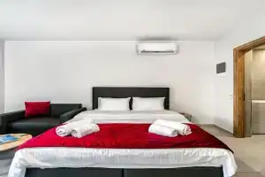 Elia Tree Studios, Heraklio Town