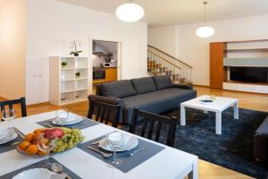 Old Two floor Palasta Loft Apartment with river view, Riga