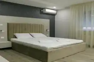 Fine Suites, Nis