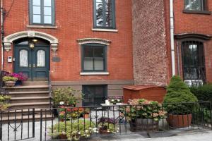 Historic 1869 Brownstone 15 min to NYC downtown Apartments, Jersey City