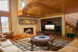 Northwoods Steps to Chairlift Apartments, Vail