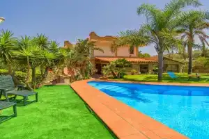 Awesome Home In With Wifi Guest house, Trabia
