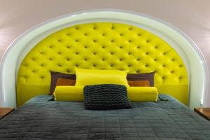 Tririvneviy loft iz spalneyu-ukrittyam SELF Check-in 247 Apartments, Odessa