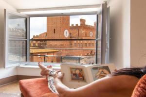 Palazzo Chigi Zondadari Apartments, Siena