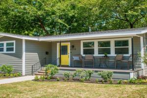 Walk to the Silos! 3 Bed 1960's Bungalow near Baylor Guest house, Waco