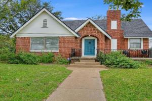 Classy 1927 Uptown Tudor 4 min to Magnolia Guest house, Waco