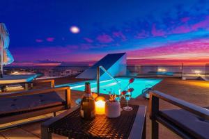 Bekina, stylish rooftop pool apartment, Mandre
