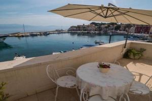 Apartments Ela, Sutivan