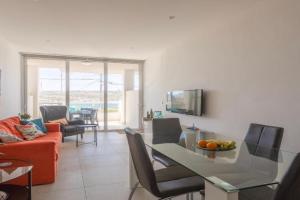 Mellieha Seafront Apartment, Mellieha