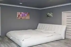 Cozy apartment in a new building close to the downtown, Kiev