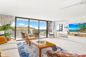 Newly Renovated 1BR with King Bed & Great Ocean Views! Apartments, Honolulu
