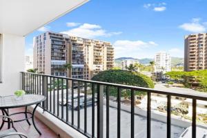 Cozy & City View Steps to Waikiki Beach with Parking Apartments, Honolulu