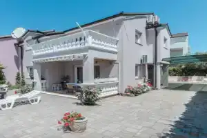 ZSA ZSA HOLIDAY HOME, Srima
