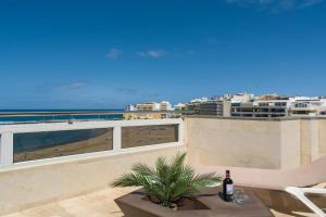 Awesome beachfront terrace By CanariasGetaway Guest house, Las Palmas de Gran Canaria