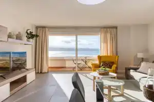 Living Las Canteras Homes - BRIGHT BEACHFRONT Apartments, Las Palmas de Gran Canaria