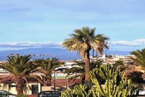 Sunny house with private pool and sea view, Adeje