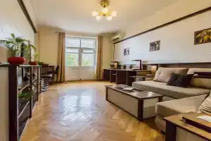 2h-kimnatna na Maydani Nezalezhnosti Apartments, Kiev