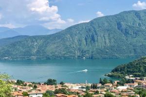 LENNO PANORAMICA PRIVATE VILLA SLEEPS 8-By Italian Apartments, Lenno