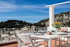 Casa luna caprese, Capri Village