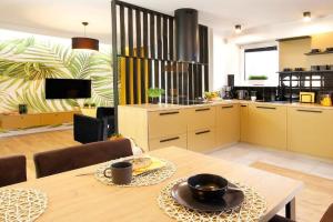 W&K - Gold Suite - Klimatyzacja, Parking w garażu, Faktura VAT, 5 min od dworca Apartments, Koszalin