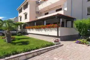 Apartments Dujmović Ivo 2, Baska
