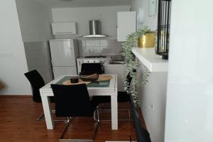 lino Apartments, Ivan Dolac