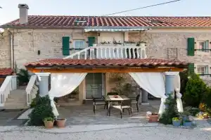 Apartment Kameni dvori, Donje Petrcane