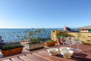 JOIVY Treasure for 4 with Terrace and Incredible View Apartments, Camogli