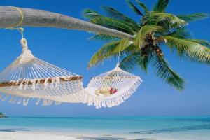 TWO Bedroom TWO Bath Family Condo - Sleeps Four - Unit B - Private Beach, Saint Petersburg