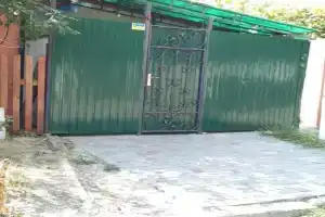 chastnyy dom, otdelnyy vhod i dvor Cottage, Kiev