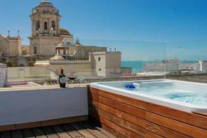 ***** ATTIC WITH IMPRESSIVE VIEWS AND JACUZZI Apartments, Cadiz