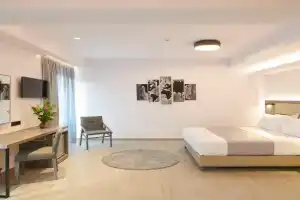 Meni Hotel & Apartments UNDER NEW MANAGEMENT, Athens