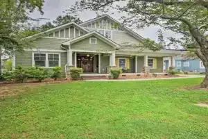 2 Mi to Dtwn Home in NoDa District Near UNC! Guest house, Charlotte