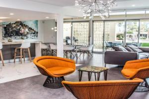 Patio, Grill and Mtn Views Luxe Home in Guest house, Palm Desert