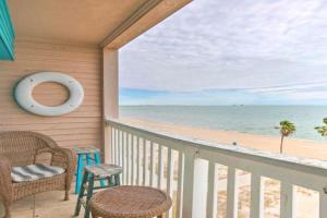 Oceanfront Condo with Pool! Apartments, Corpus Christi