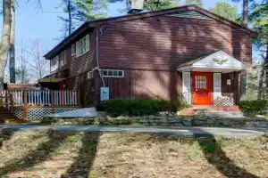 North Conway Home Less Than Walk to Slopes at Cranmore! Guest house, North Conway