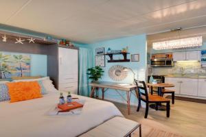 Chic Retreat - Pool, Steps to Beach Apartments, Virginia Beach